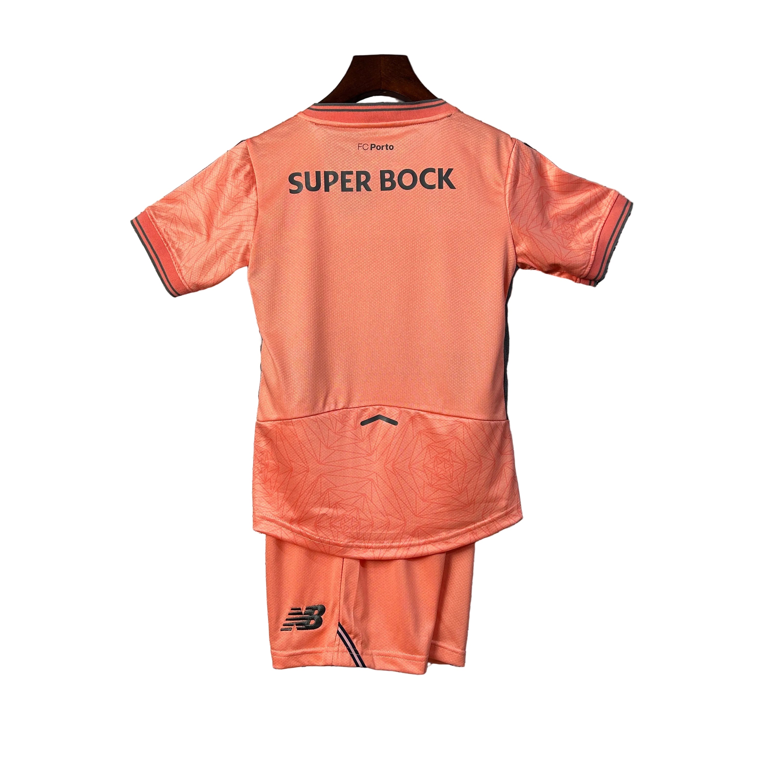 KIT INFANTIL DO PORTO 25/26 LARANJA