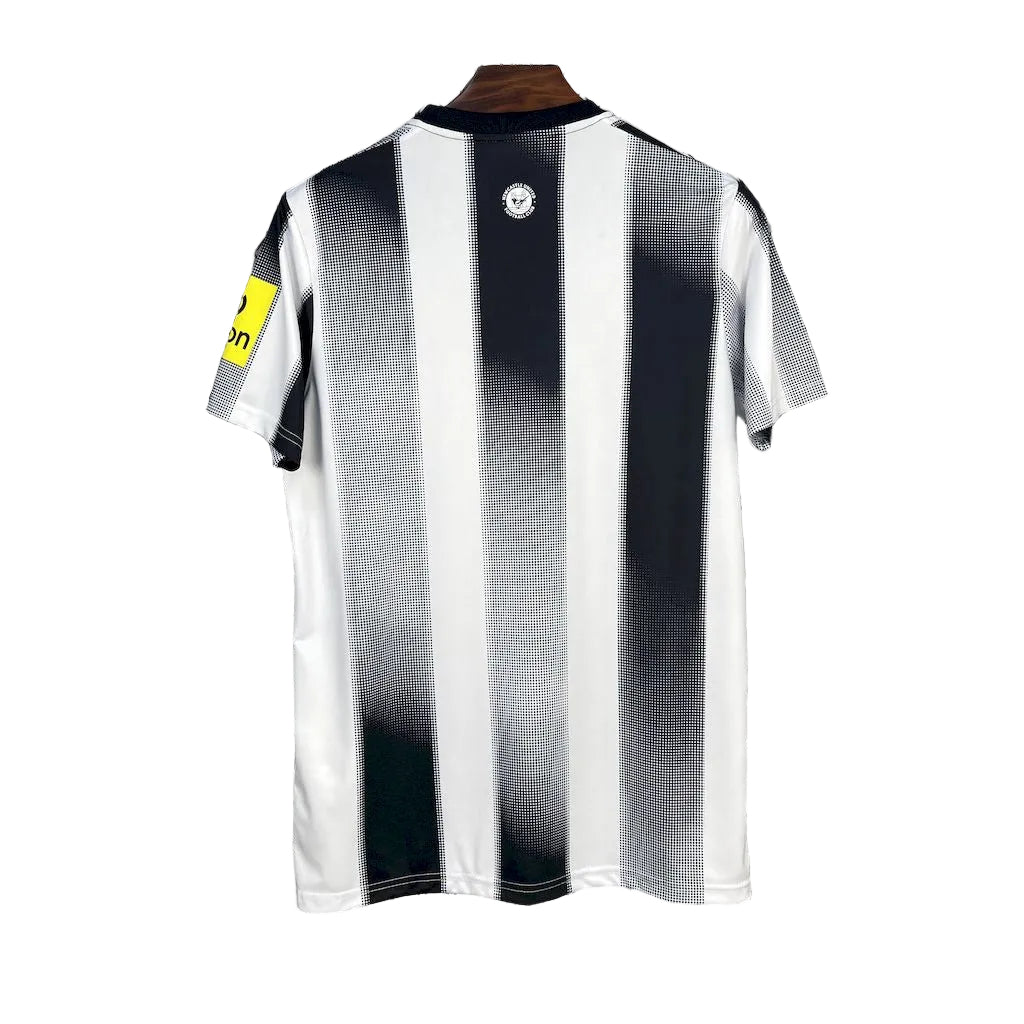CAMISOLA DO NEWCASTLE 25/26 PRETO E BRANCO